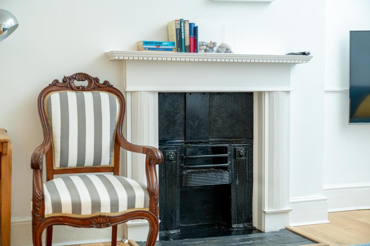 Sleek Flat With Communal Courtyard * London