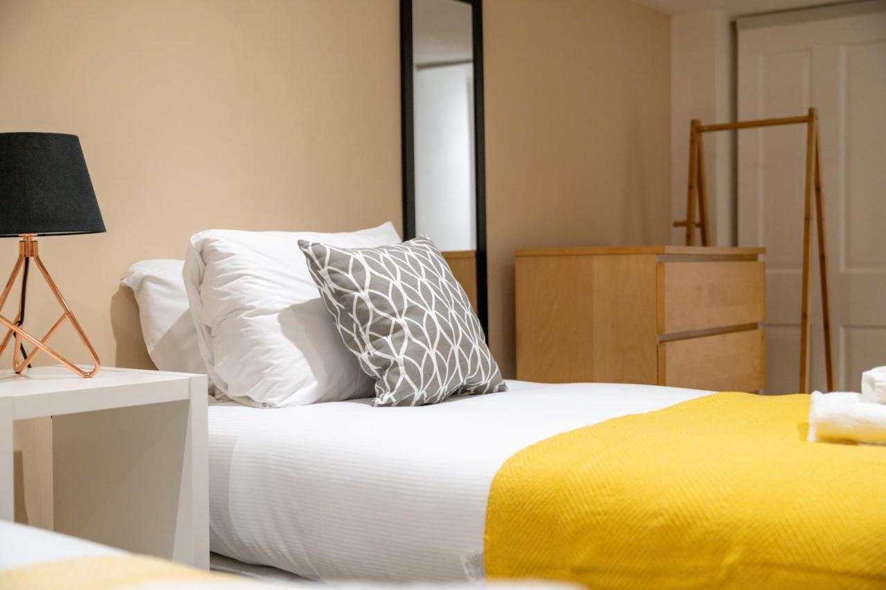 Sleek Flat With Communal Courtyard Apartment