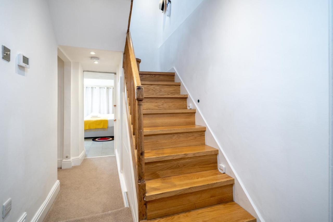 Sleek Flat With Communal Courtyard * London