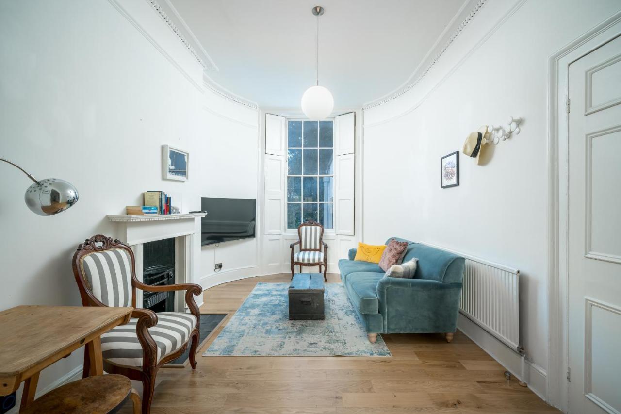 Sleek Flat With Communal Courtyard London
