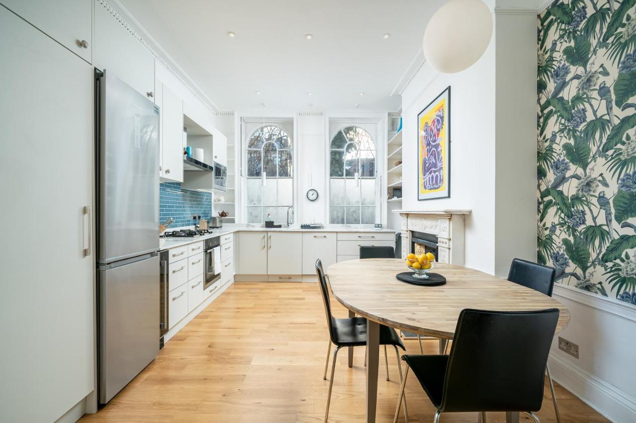 Sleek Flat With Communal Courtyard Apartment *