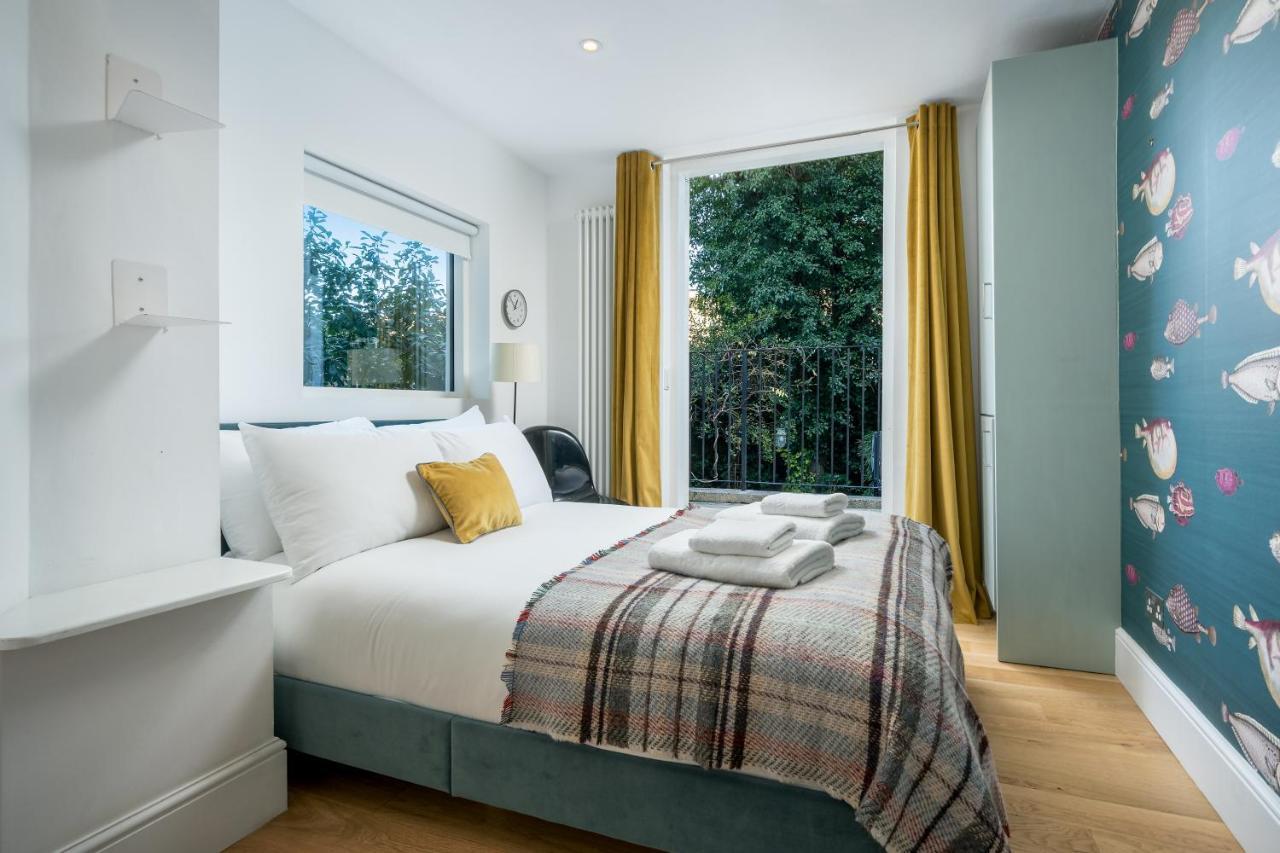 Sleek Flat With Communal Courtyard Apartment London