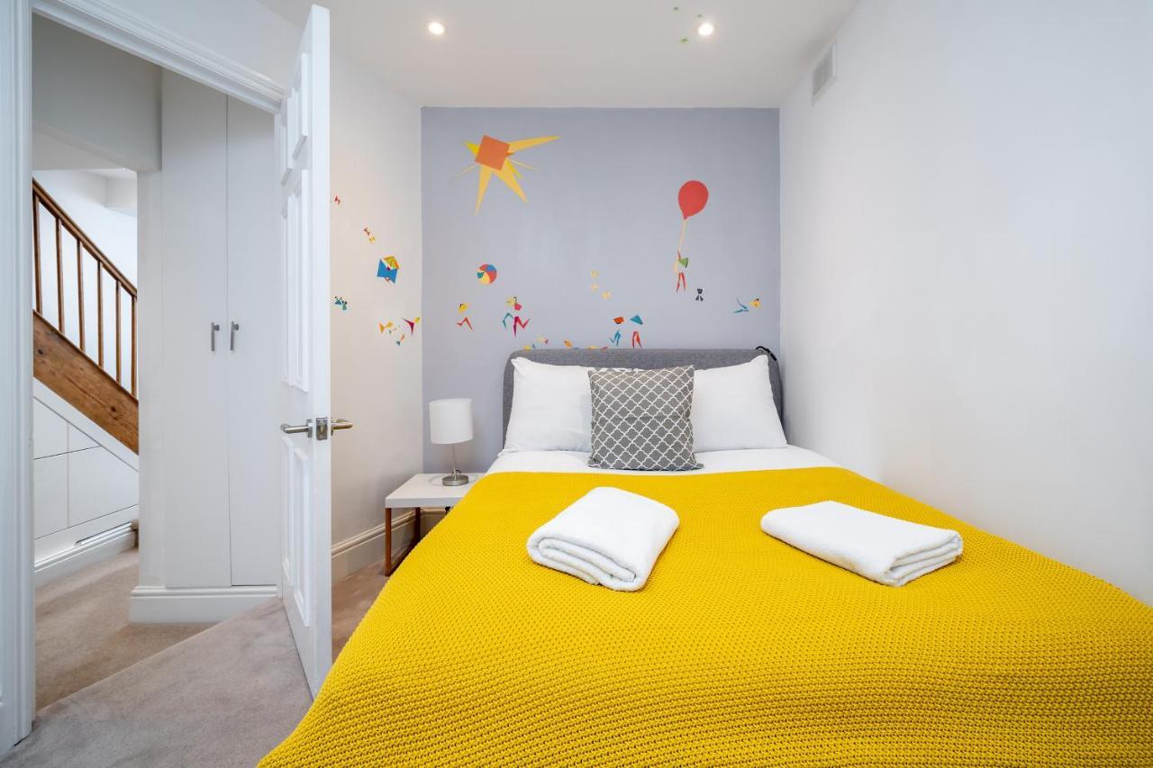Sleek Flat With Communal Courtyard Apartment London