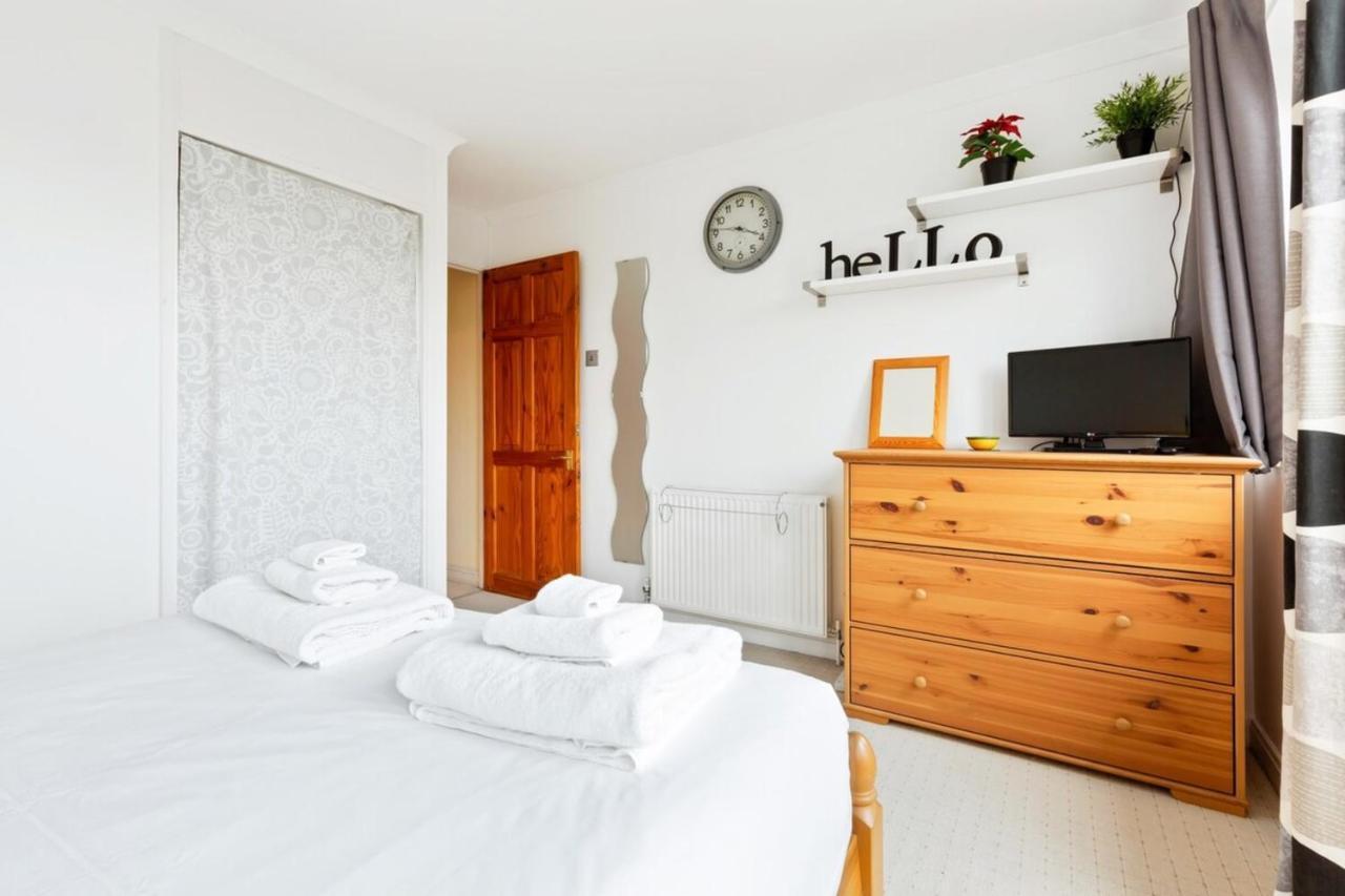 Spacious 2 Bedroom In Cricklewood * Londres