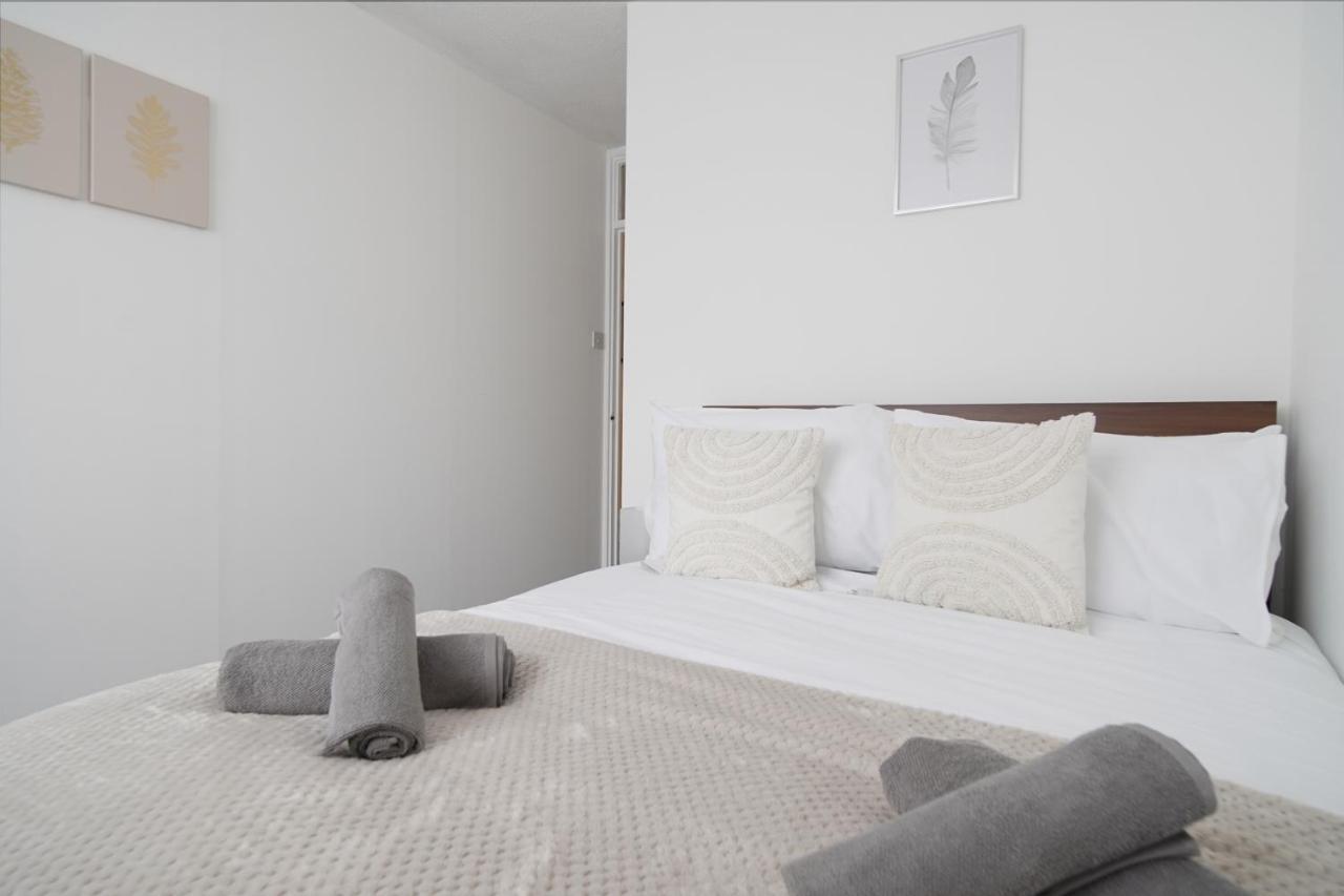 Apartment Stylish Two Bedroom Apt