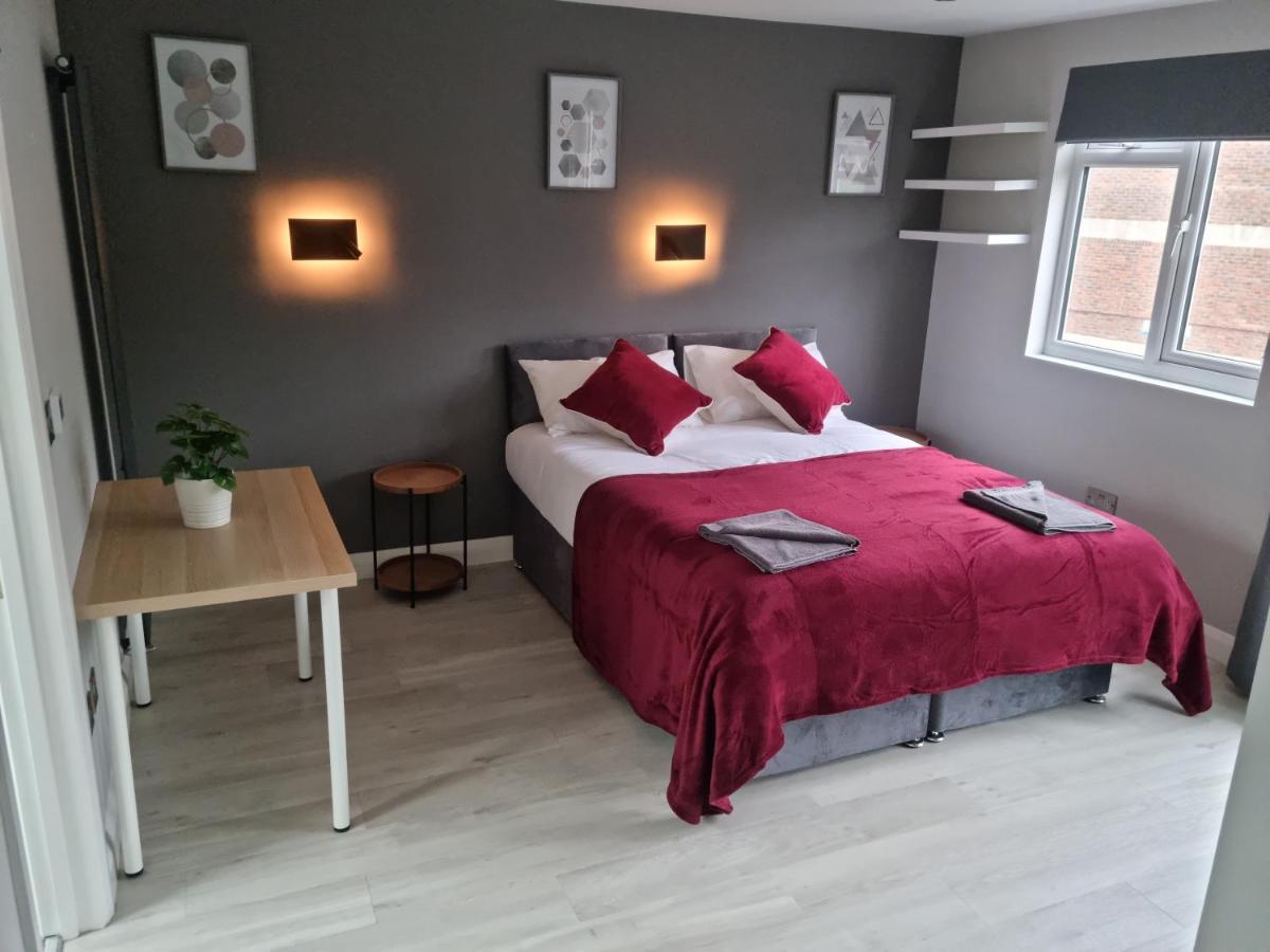 Apartment Bright, Spacious 4 Bed With A Jacuzzi!
