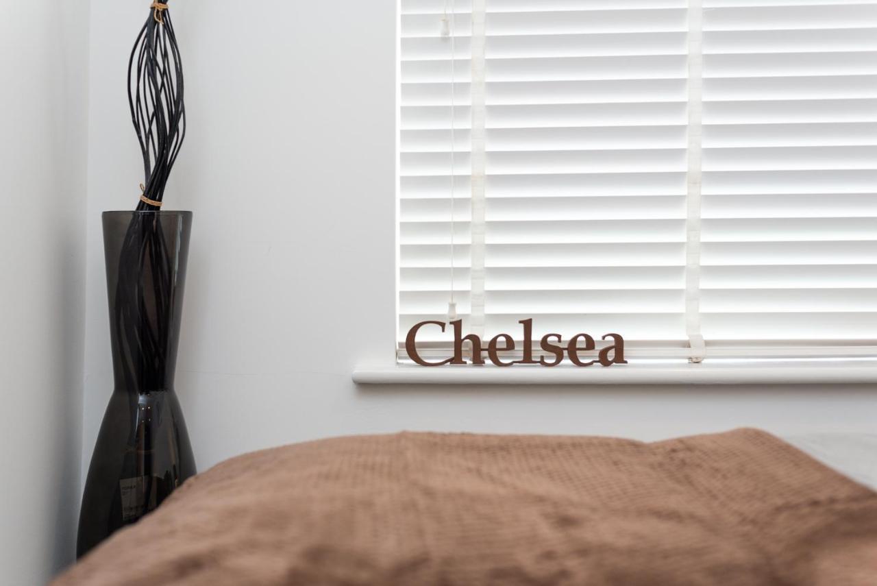 London's Modern Nuance - Battersea Apartment *