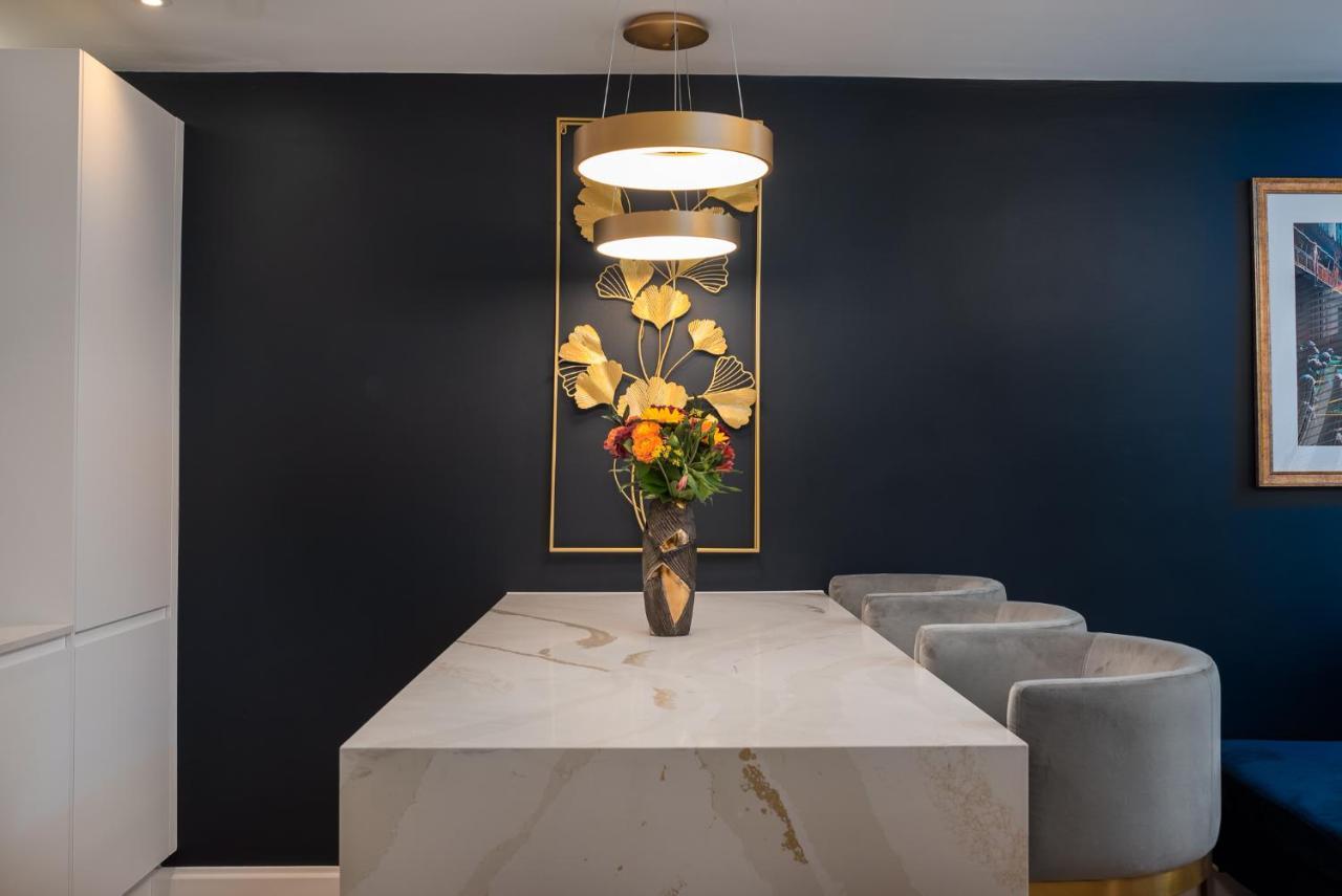 London's Modern Nuance - Battersea Apartment