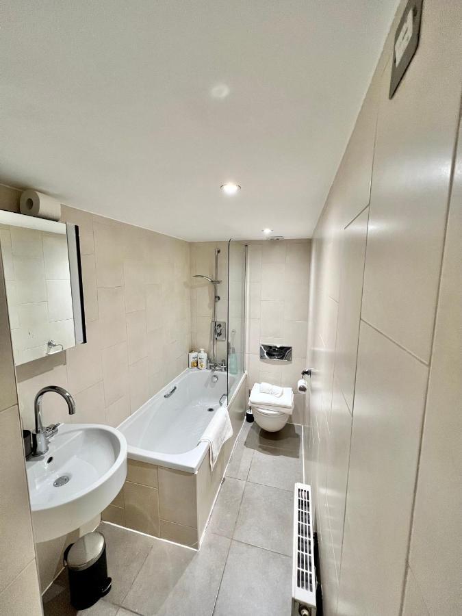 Regents Park 2 Bed Town House * London