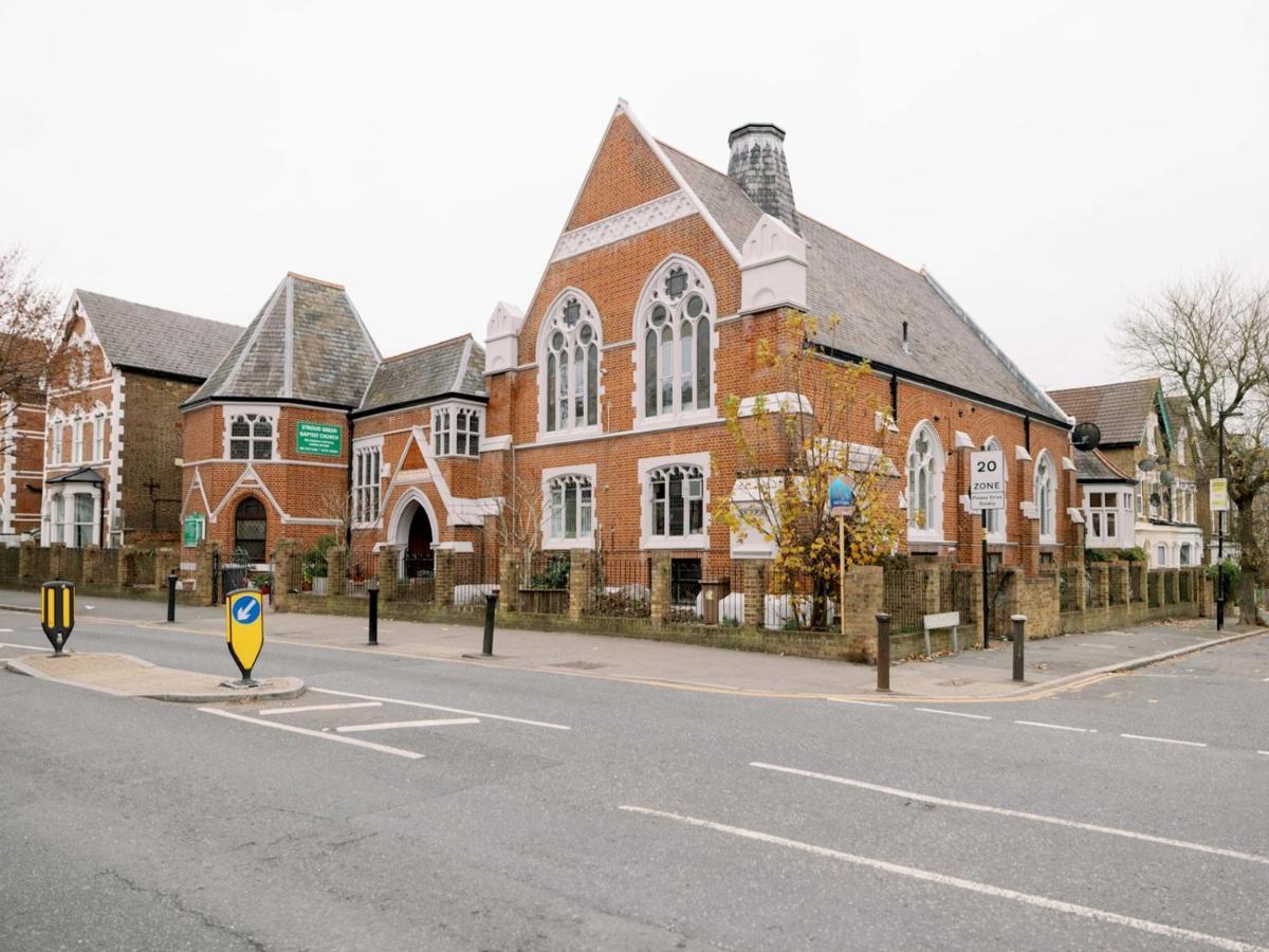 Apartment Pass The Keys Beautiful Spacious 2-bed In Converted Church London