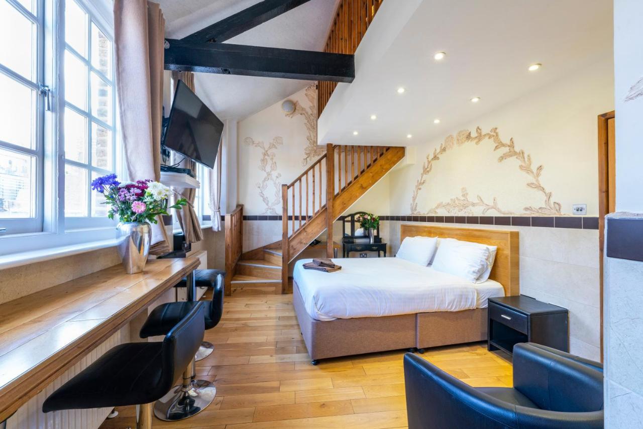 Savoy Apartment