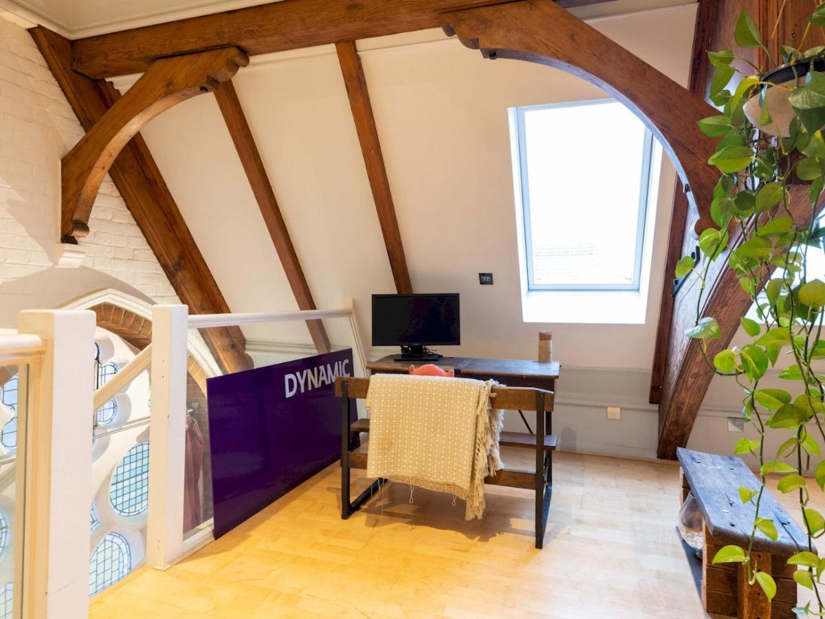 Pass The Keys Beautiful Spacious 2-bed In Converted Church Apartment *