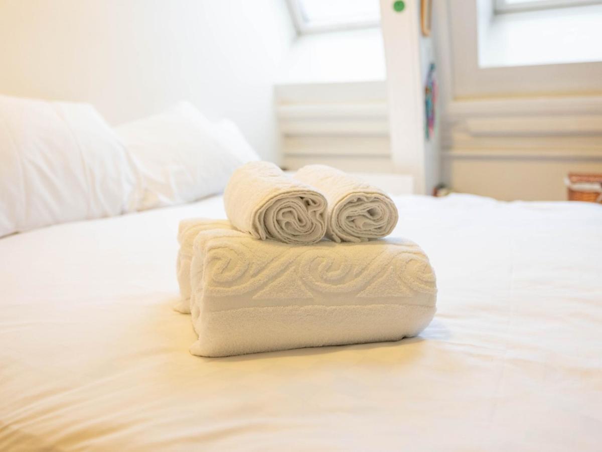 Pass The Keys Beautiful Spacious 2-bed In Converted Church Apartment *