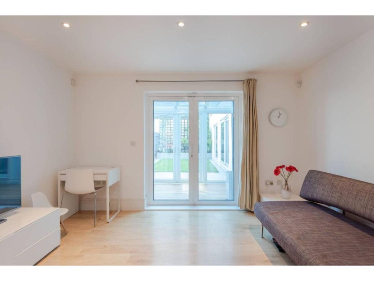 Pass The Keys - King's Cross Modern Flat With Sunny Garden Apartment London