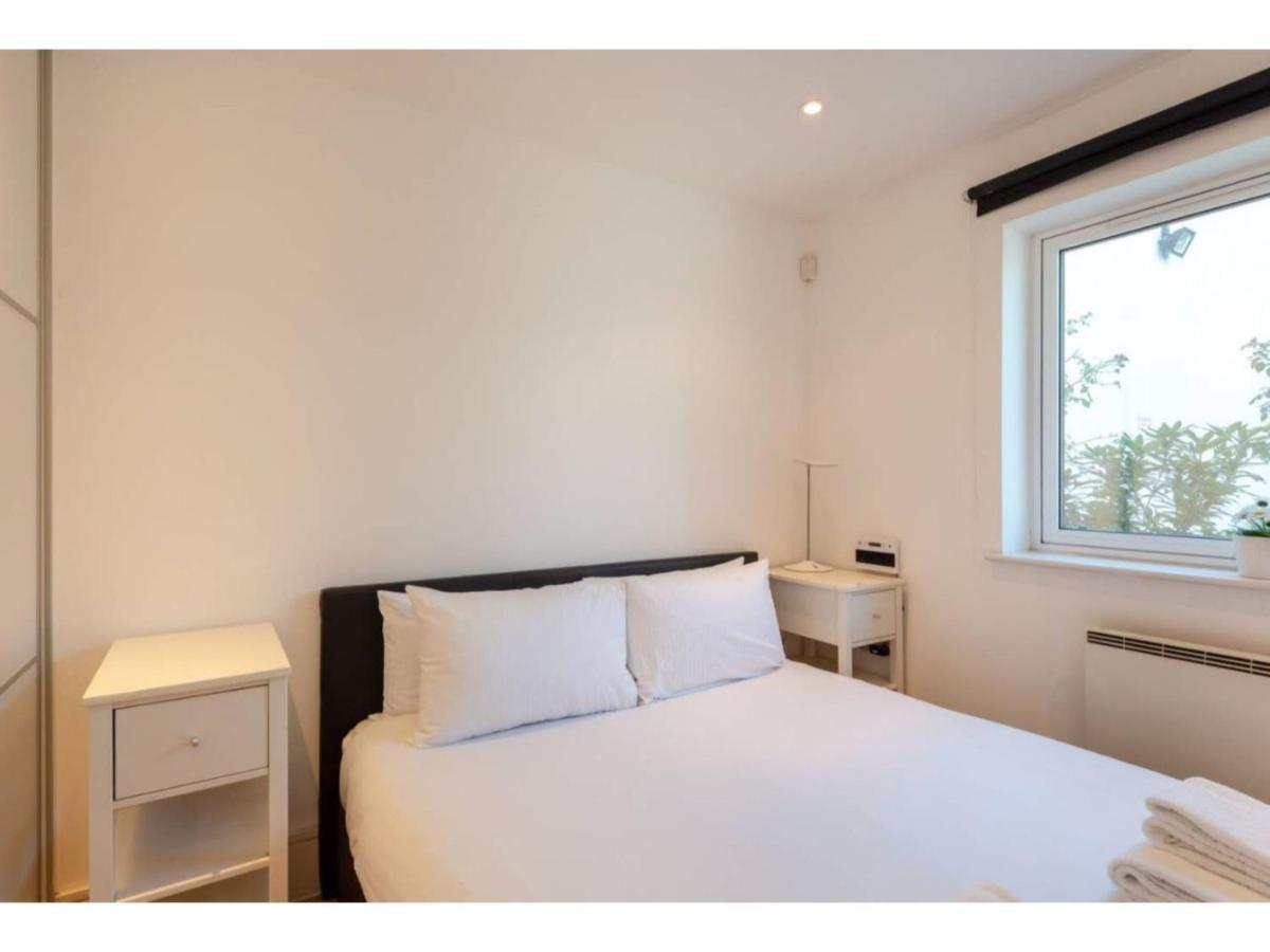Pass The Keys - King's Cross Modern Flat With Sunny Garden Apartment *