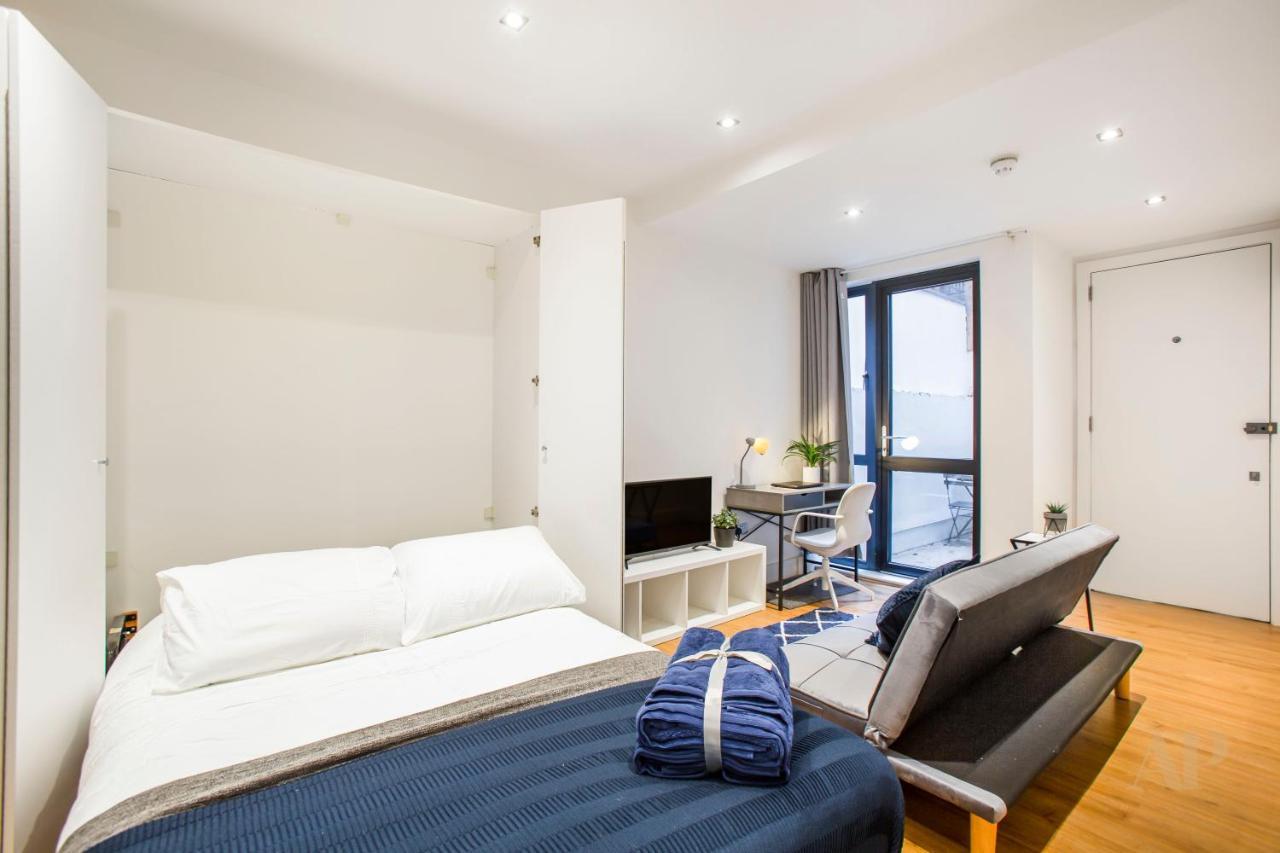 Spacious Lower Ground Studio With Private Patio Near Warren Street *