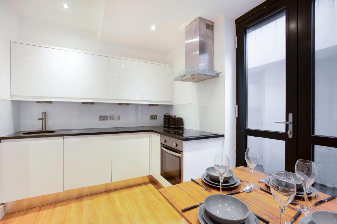 Spacious Lower Ground Studio With Private Patio Near Warren Street