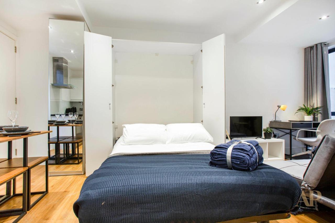 Apartment Spacious Lower Ground Studio With Private Patio Near Warren Street