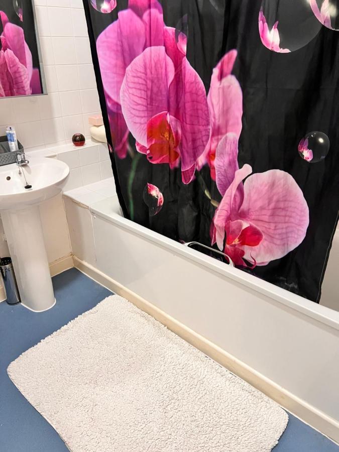 Spacious Double In Prime Location