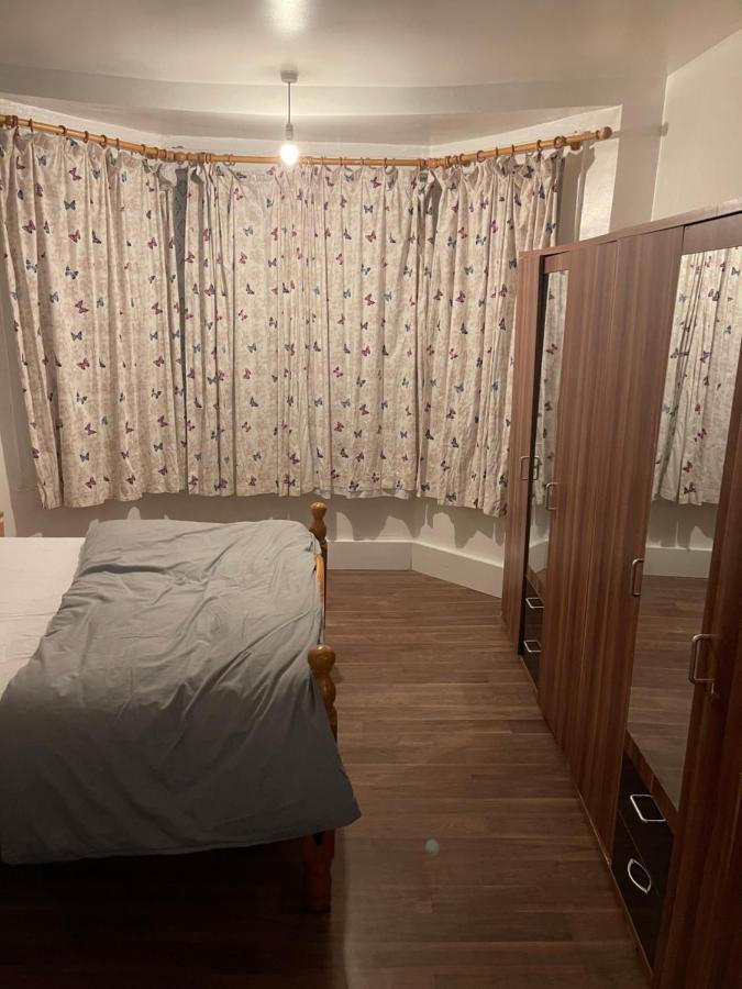 Double Room London Wembley For Rent Privatunterkunft