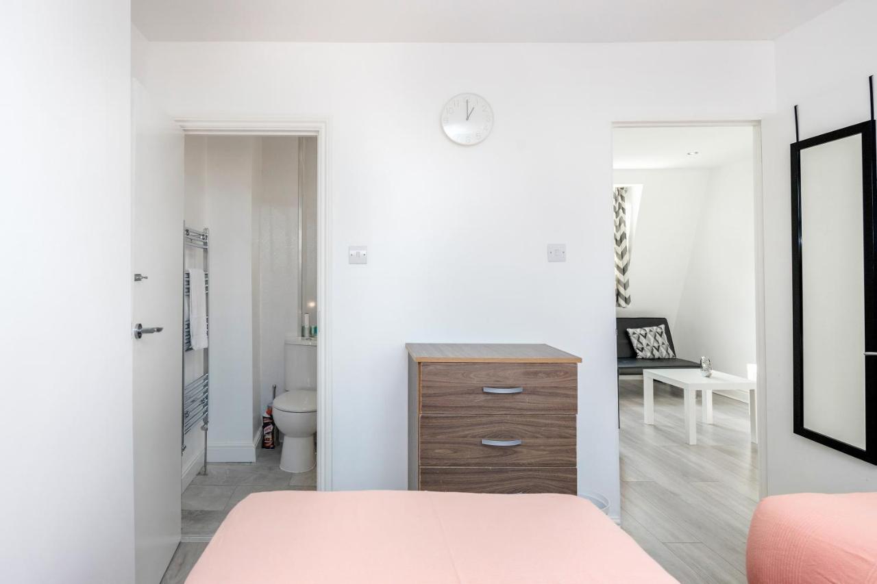 Cosy And Functional 1 Bedroom Flat In Apartment *