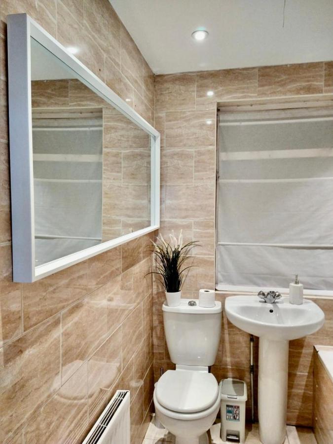 Cosy Trio: Flexible Near Mall With Parking Holiday home *