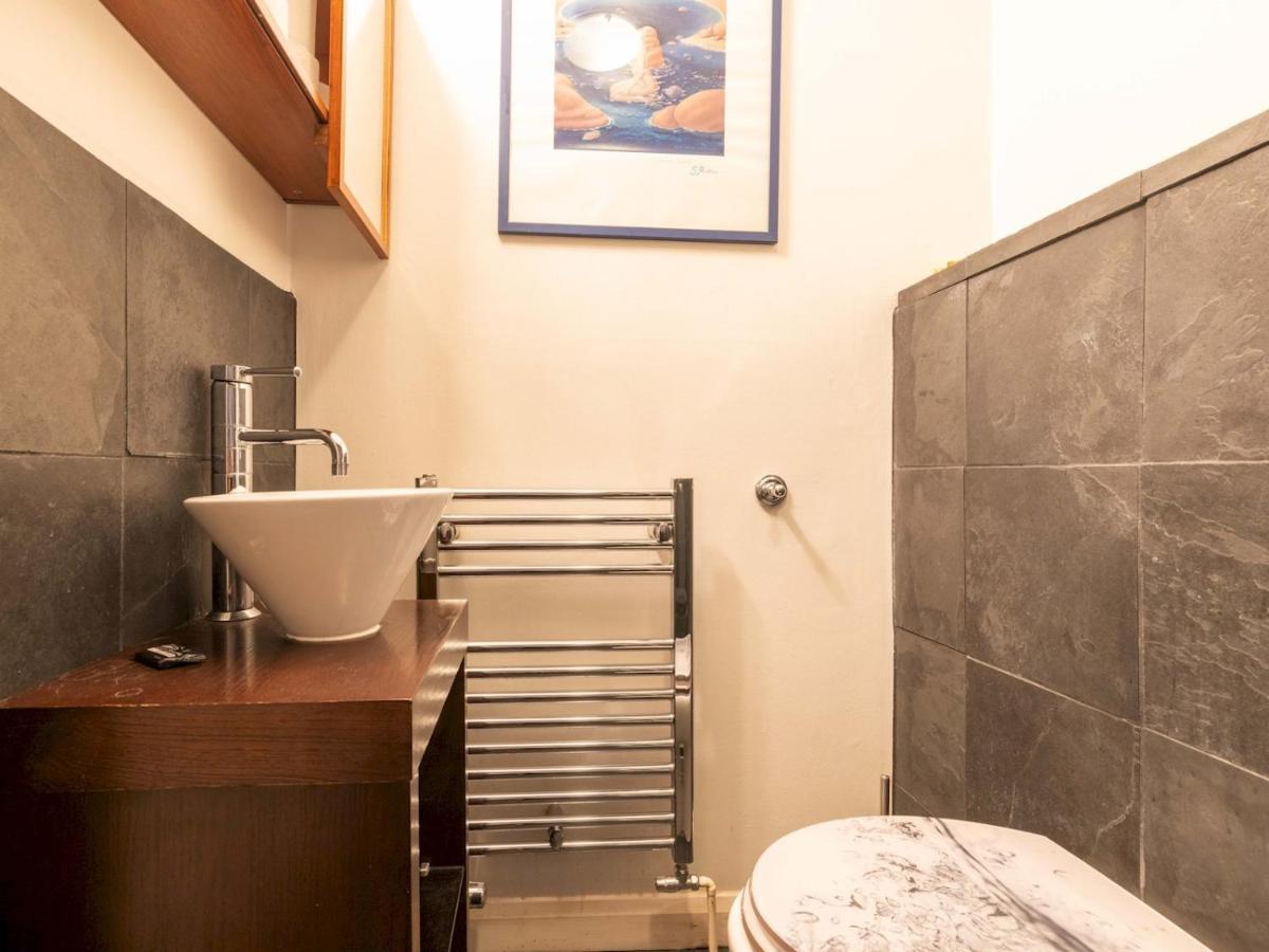 Pass The Keys Beautiful Spacious 2-bed In Converted Church Apartment London