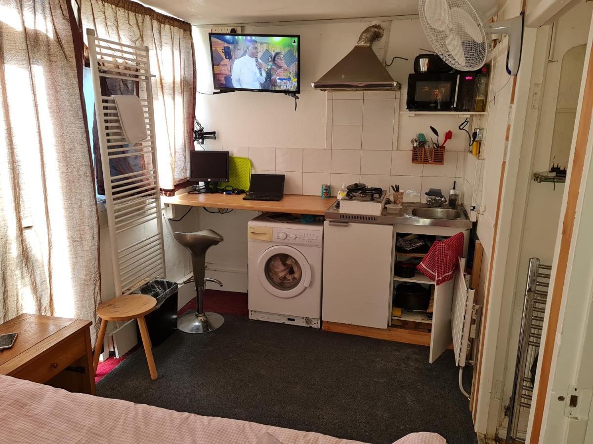 Private Cosy Roomz * London