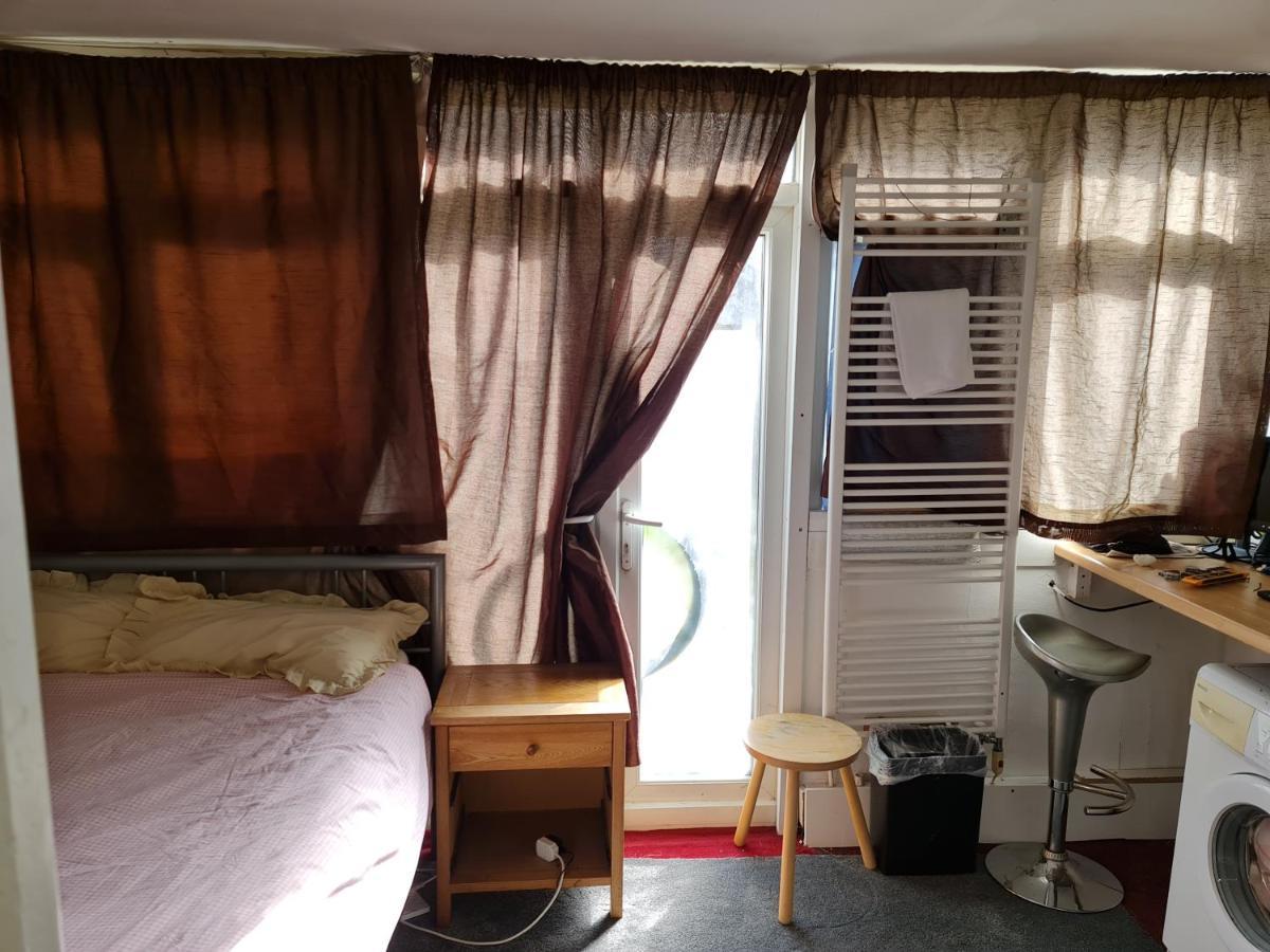Private Cosy Roomz Homestay *
