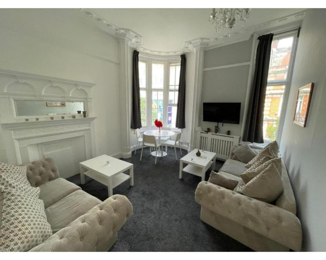 Maysa - Oxford Street Apartment London