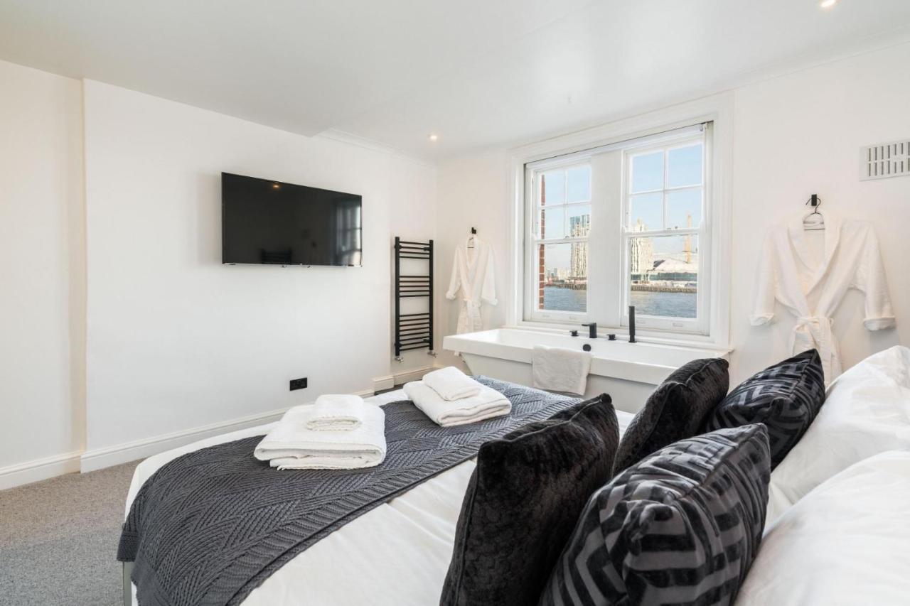 Stunning 3bd Riverside Flat Communal Roof Terrace *