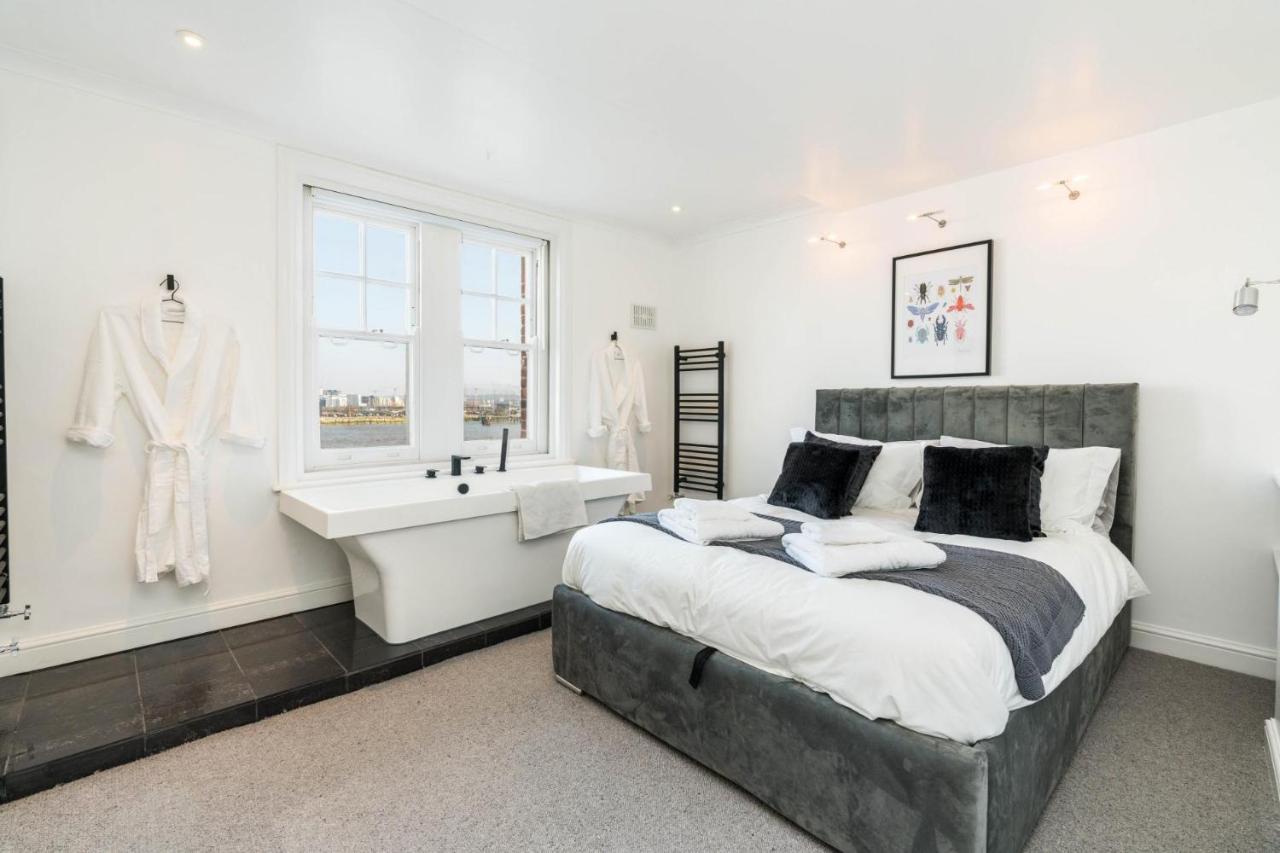 Apartment Stunning 3bd Riverside Flat Communal Roof Terrace *