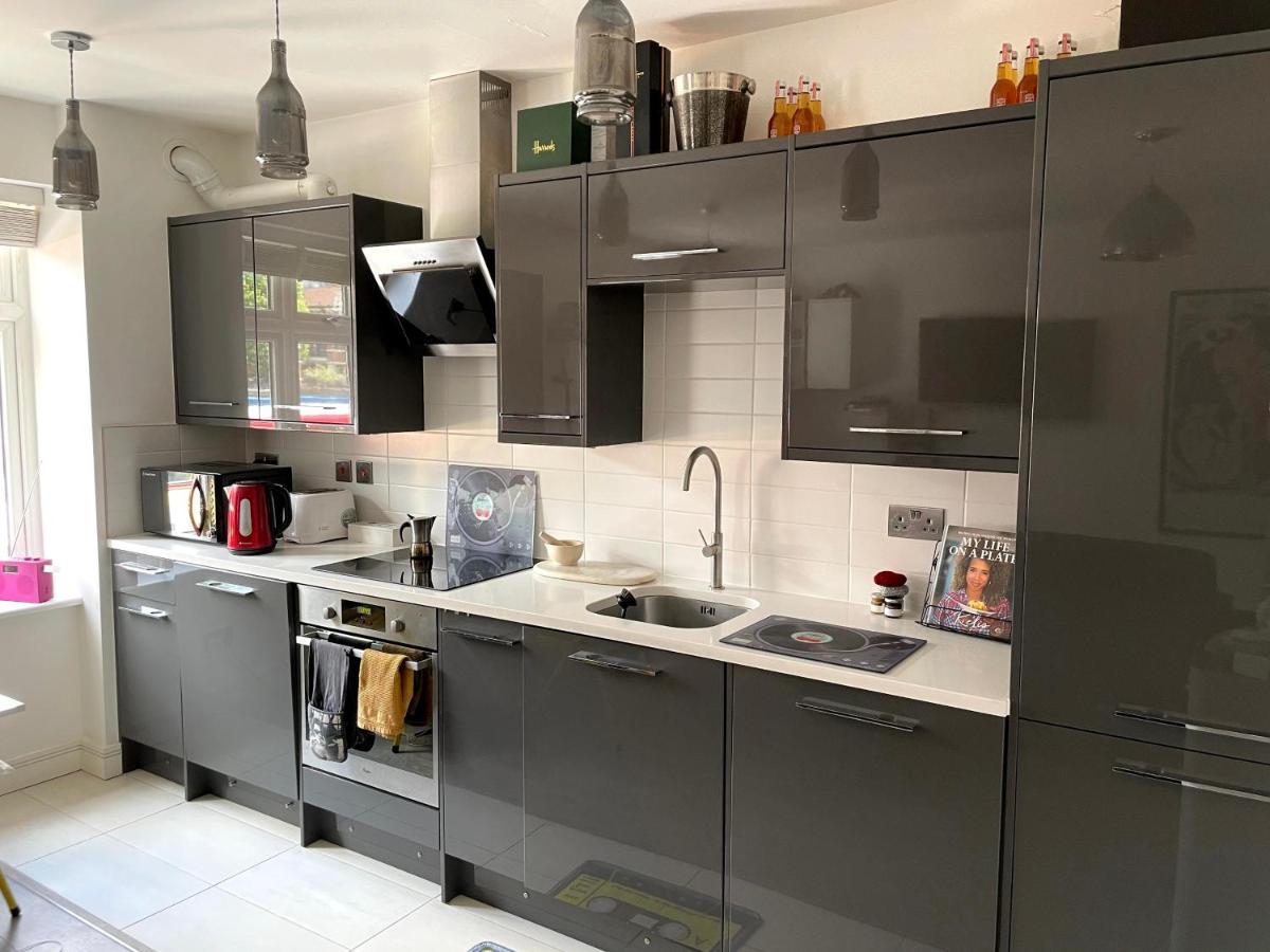 Lovely 1 Bed Cosy With Shard View Apartment