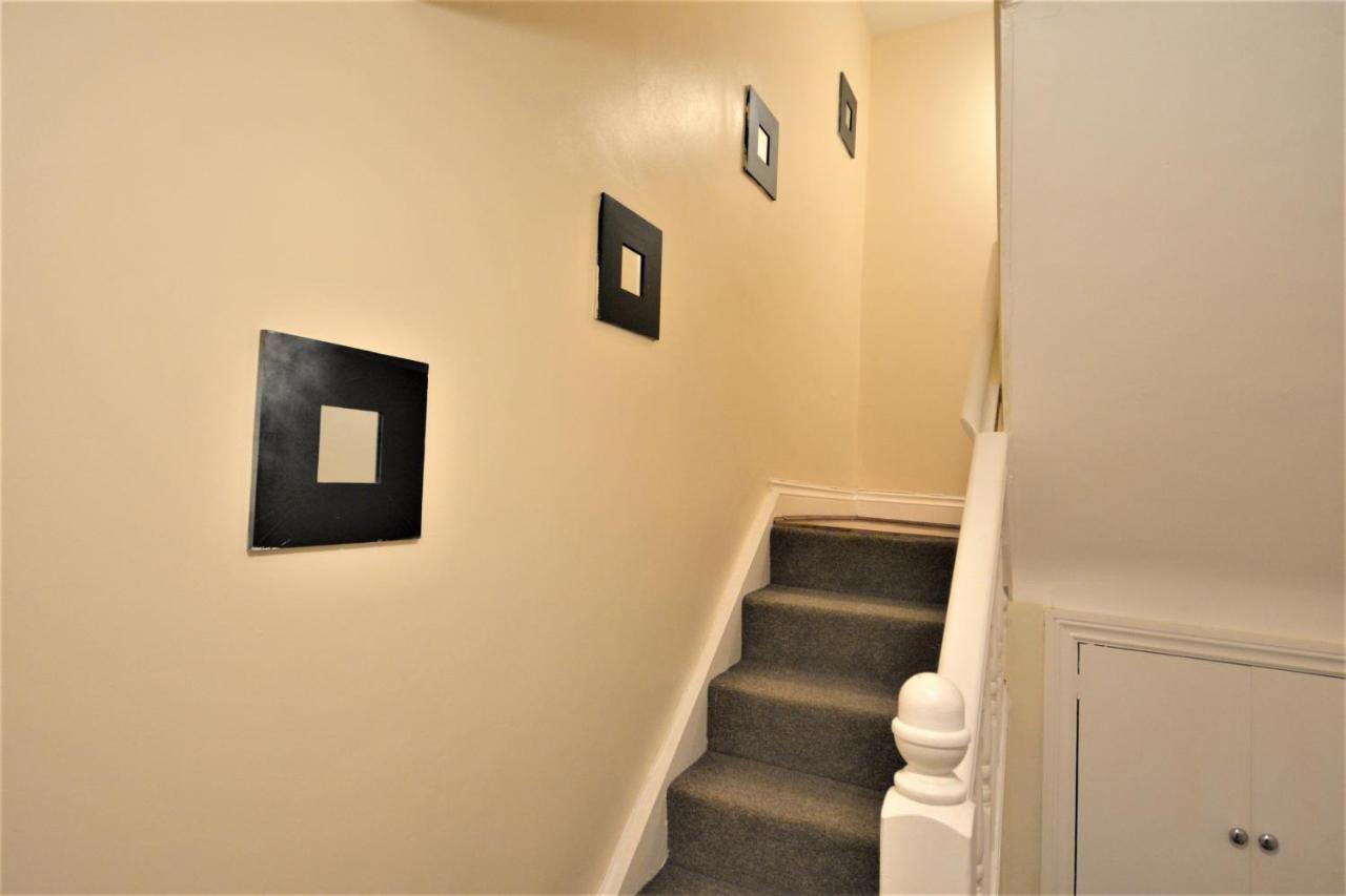 Apartment Modern One Bedroom *