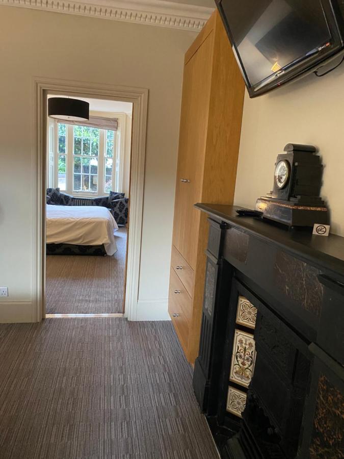 Acomodação com café da manhã  Kennington B & B