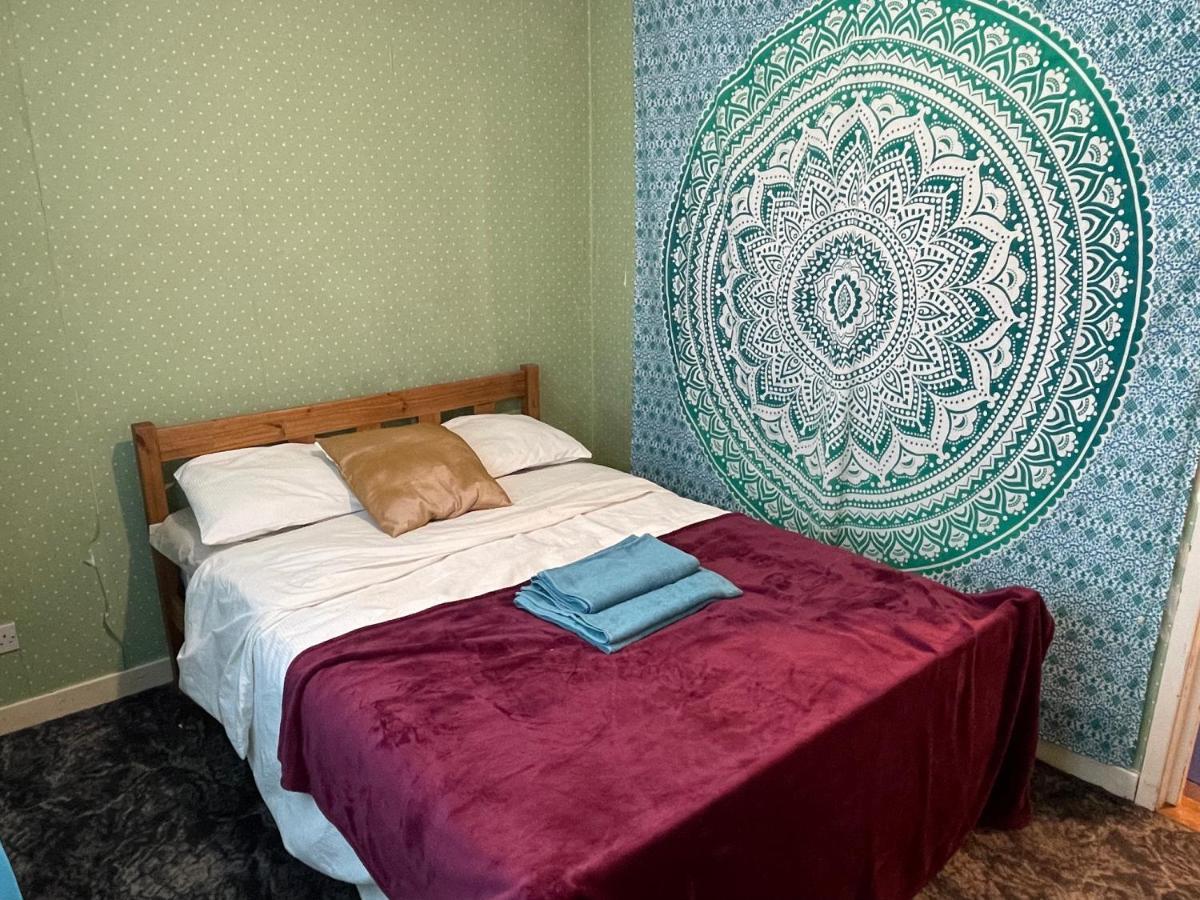 Home Away From Home, Entire 1-4 Bed Property Apartamento *