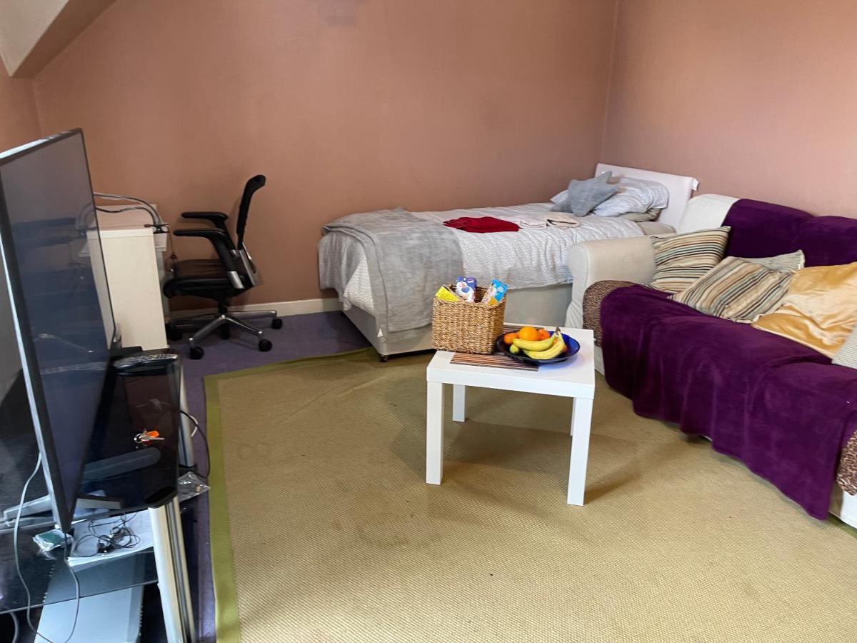 Apartamento Home Away From Home, Entire 1-4 Bed Property