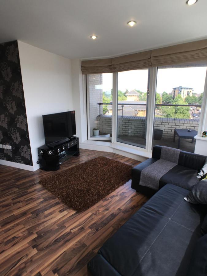 Apartment Luxury 2 Bed Penthouse Near Station *
