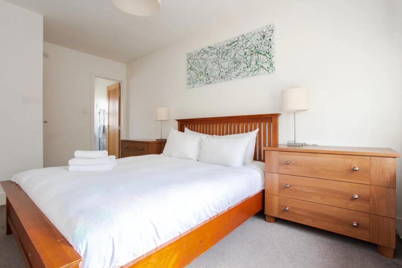 Charming 3 Bedroom With Garden In Peaceful Surrey Quays Holiday home London