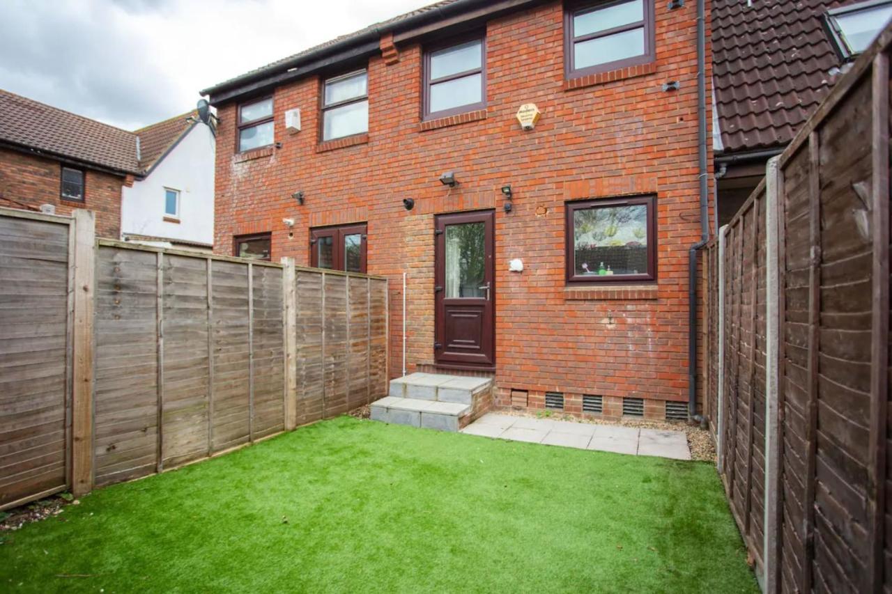 Holiday home Charming 3 Bedroom With Garden In Peaceful Surrey Quays *