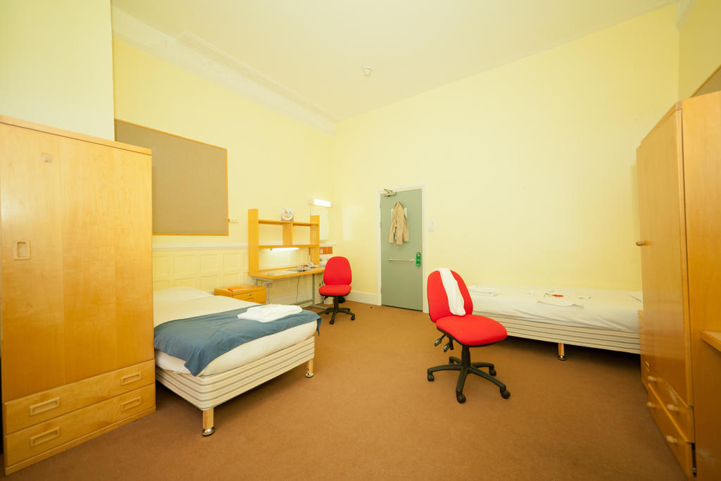 Evelyn Gardens Albergue