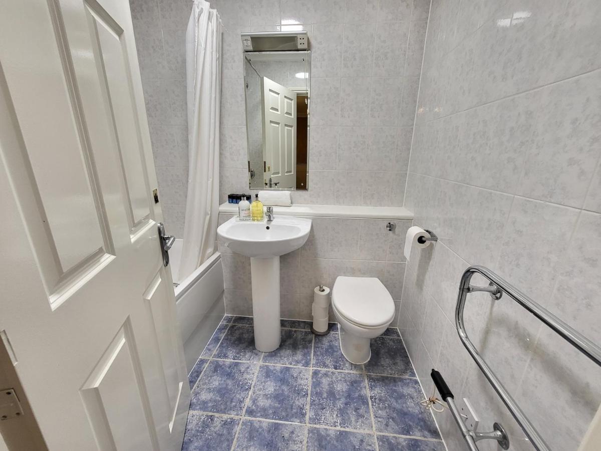 Garland Stylish 2 Bedroom A Minute Walk From Station * London