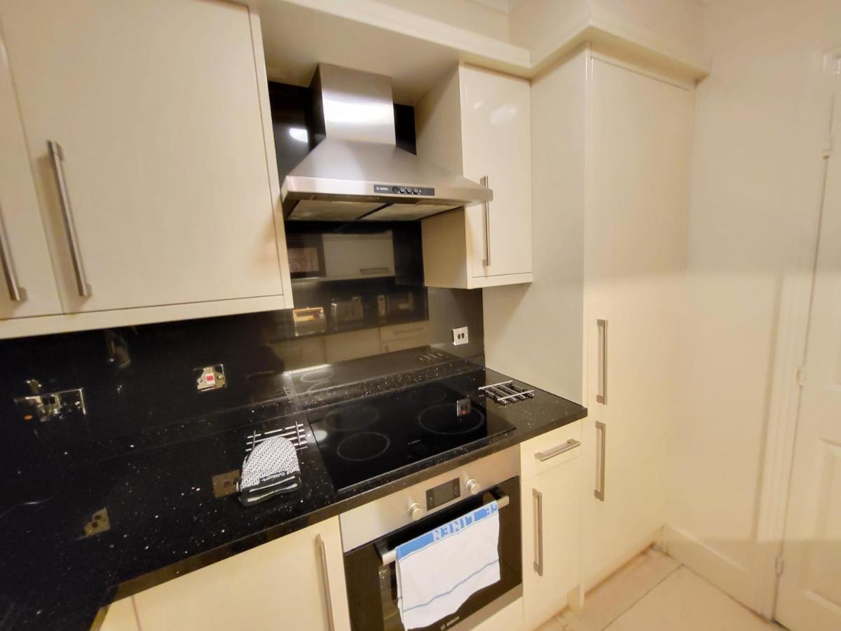 Garland Stylish 2 Bedroom A Minute Walk From Station Apartment *