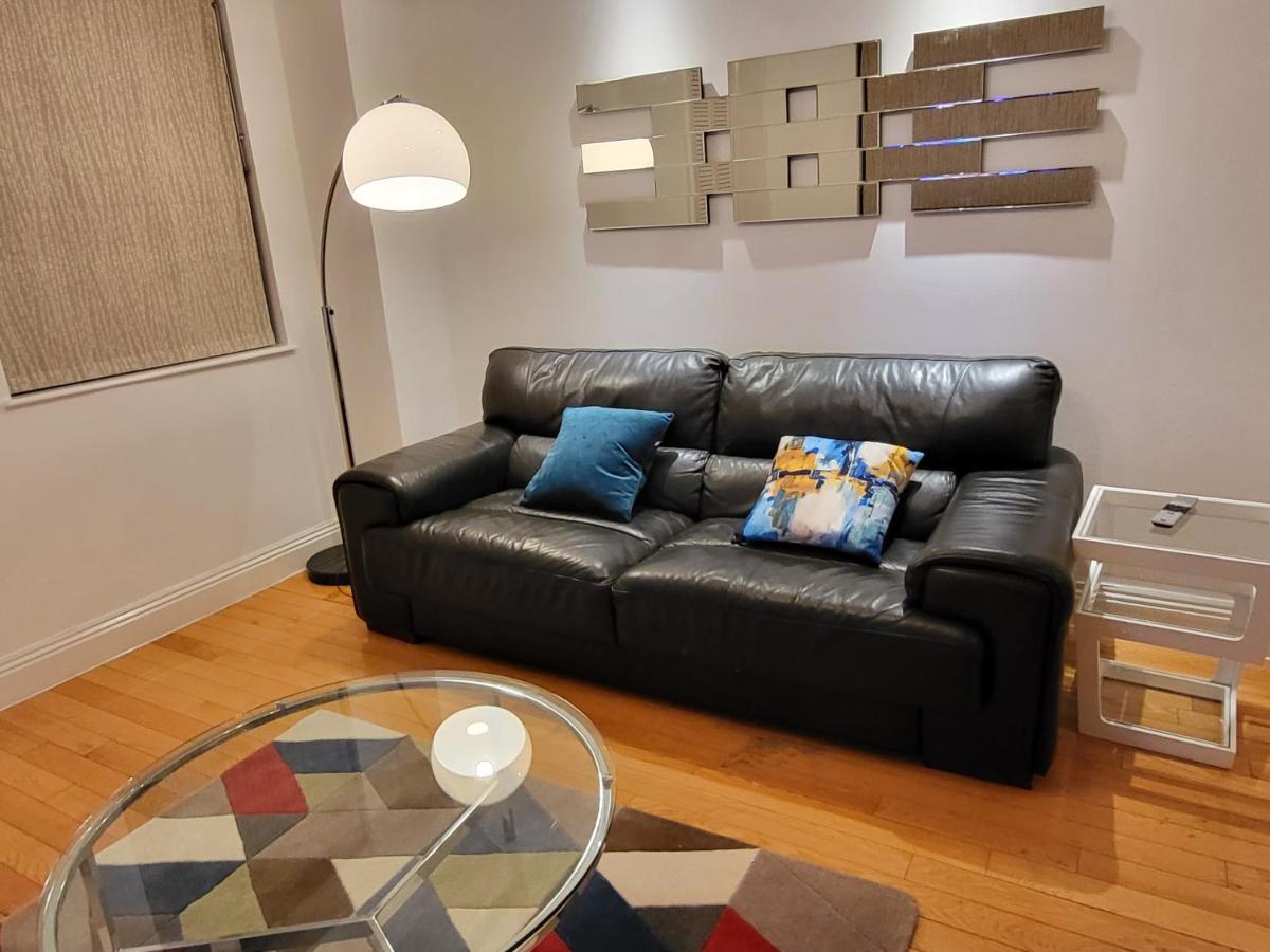 Garland Stylish 2 Bedroom A Minute Walk From Station Apartment London