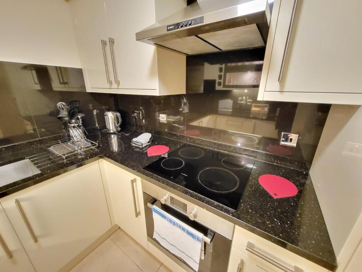 Garland Stylish 2 Bedroom A Minute Walk From Station London