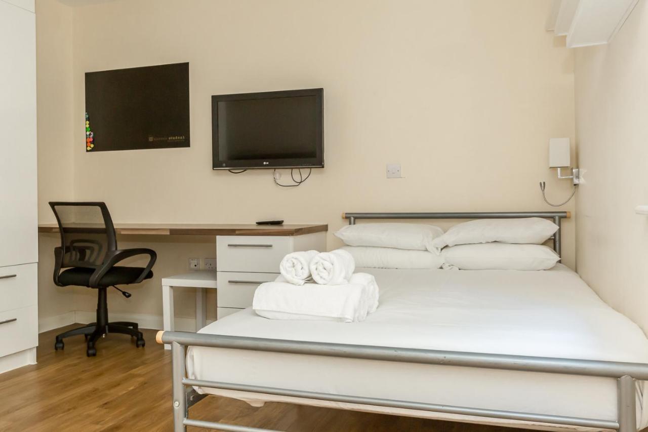 Zeni Studio, In Vauxhall London Apartment