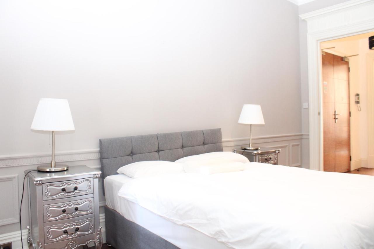 Sloane Square Apartment *