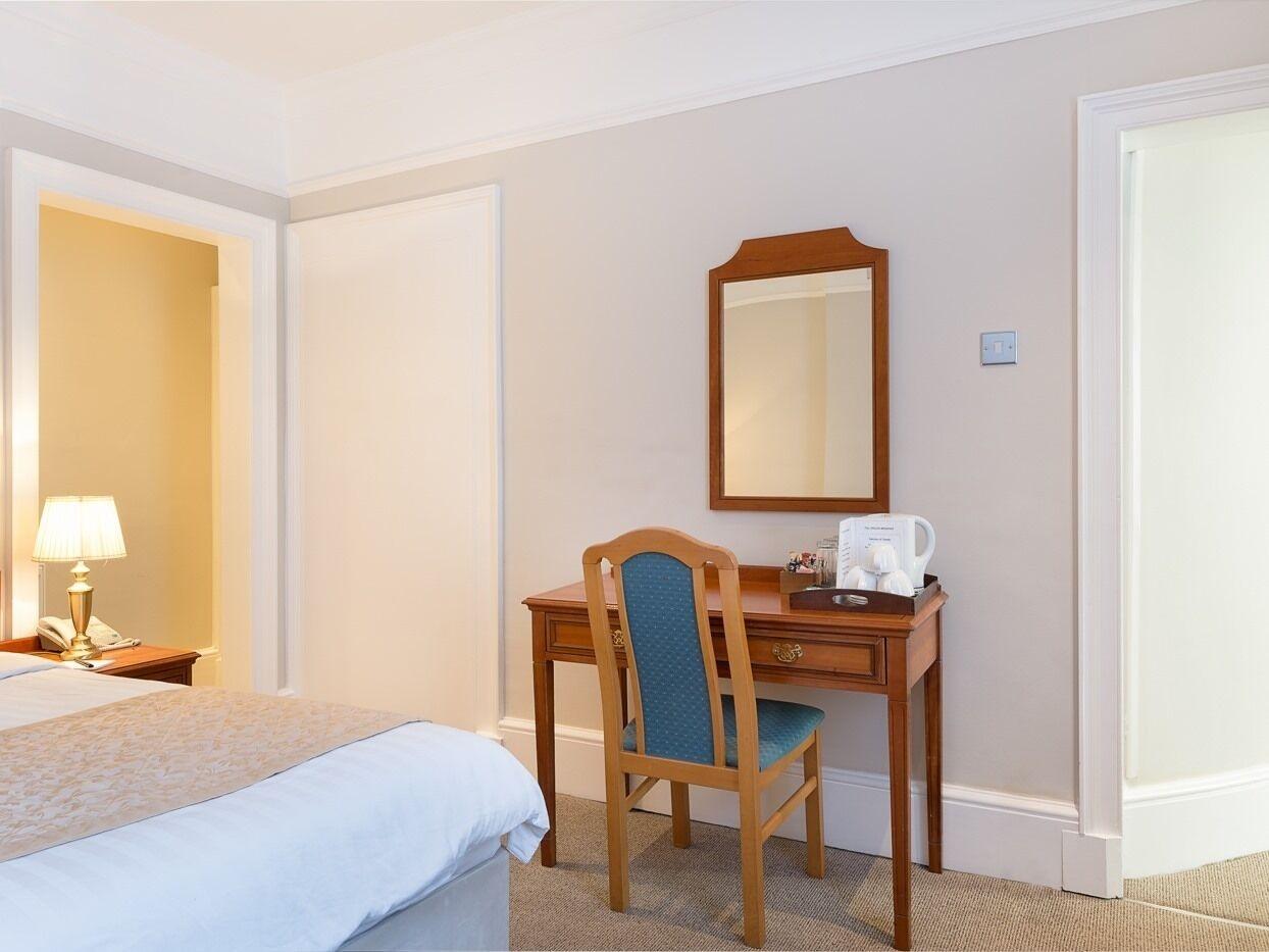 Staunton - 4* Londres