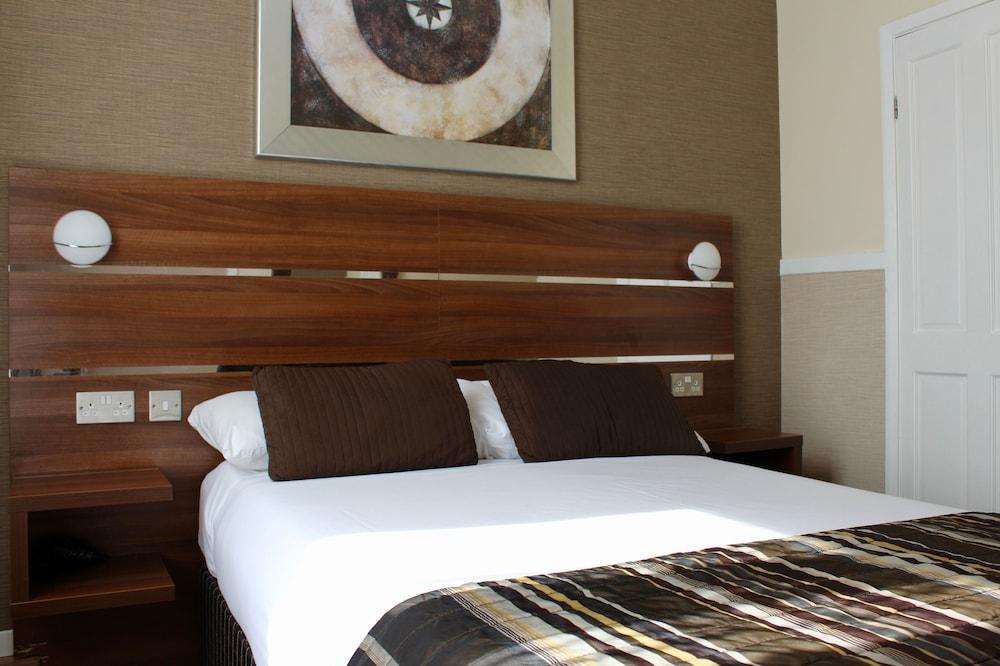 Huttons Hotel, Victoria 3* London