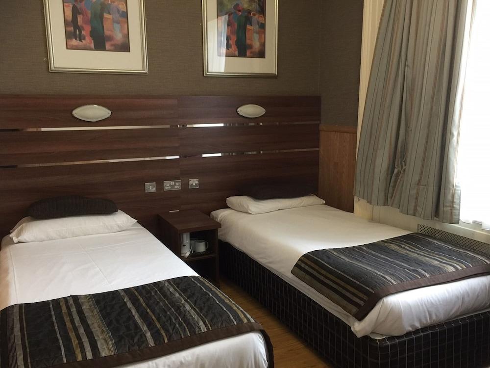 Huttons Hotel, Victoria 3* London
